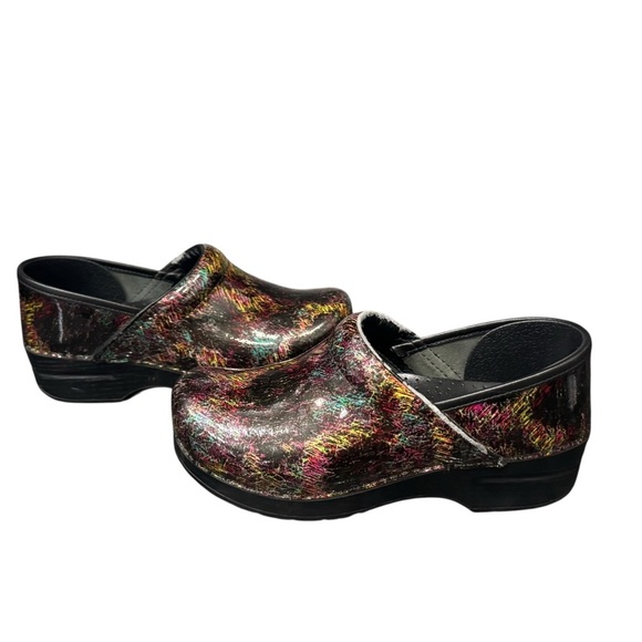 Women’s Dansko Professional Black Multicolor Scribble Patent Leather Clogs: 36 - Picture 5 of 14